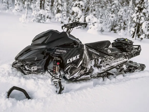 A Lynx snowmobile with a black, gray, and white Altitude custom vinyl wrap.